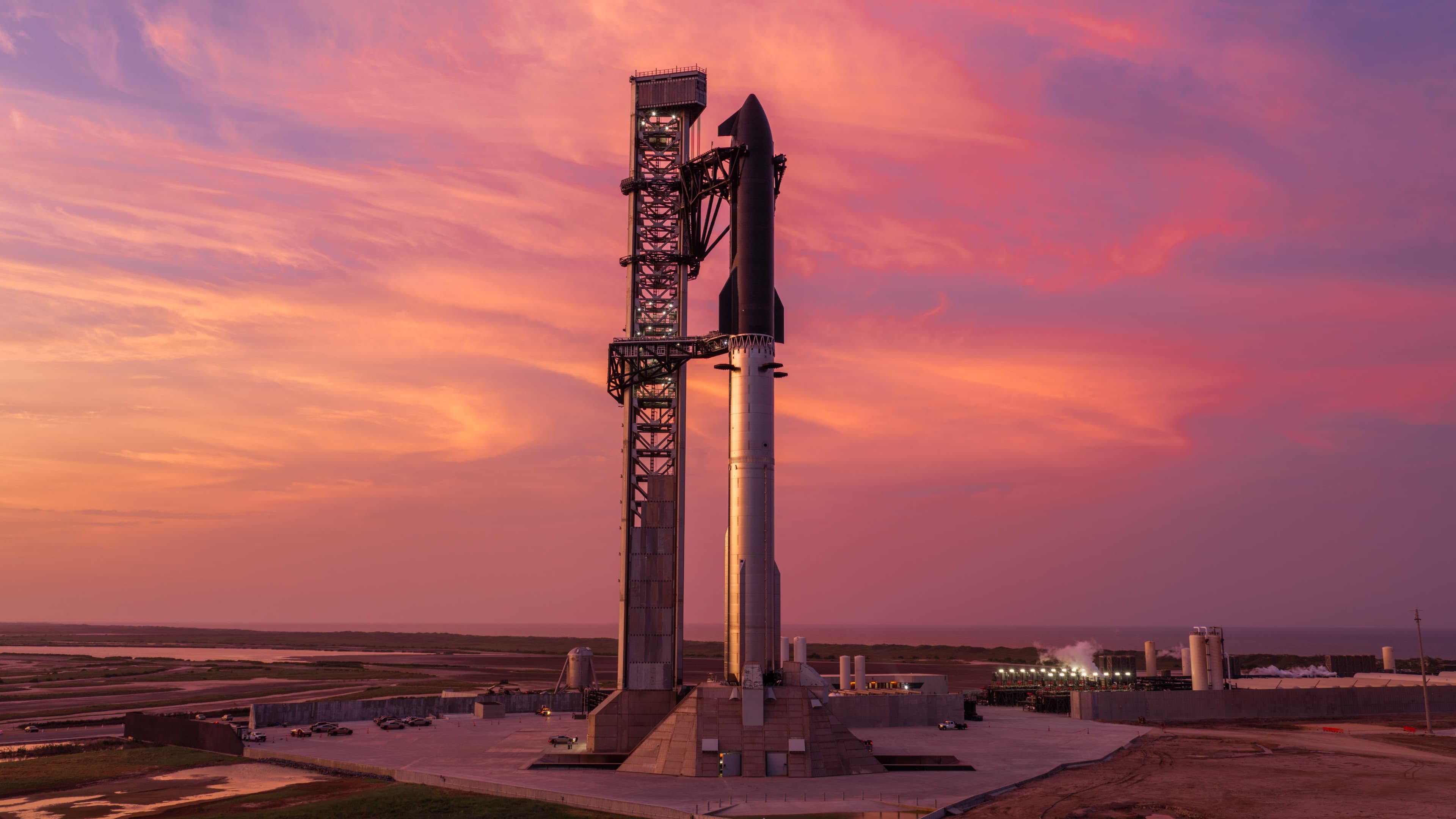 Starship | Flight 15: Starship on the launch tower at Starbase, Texas